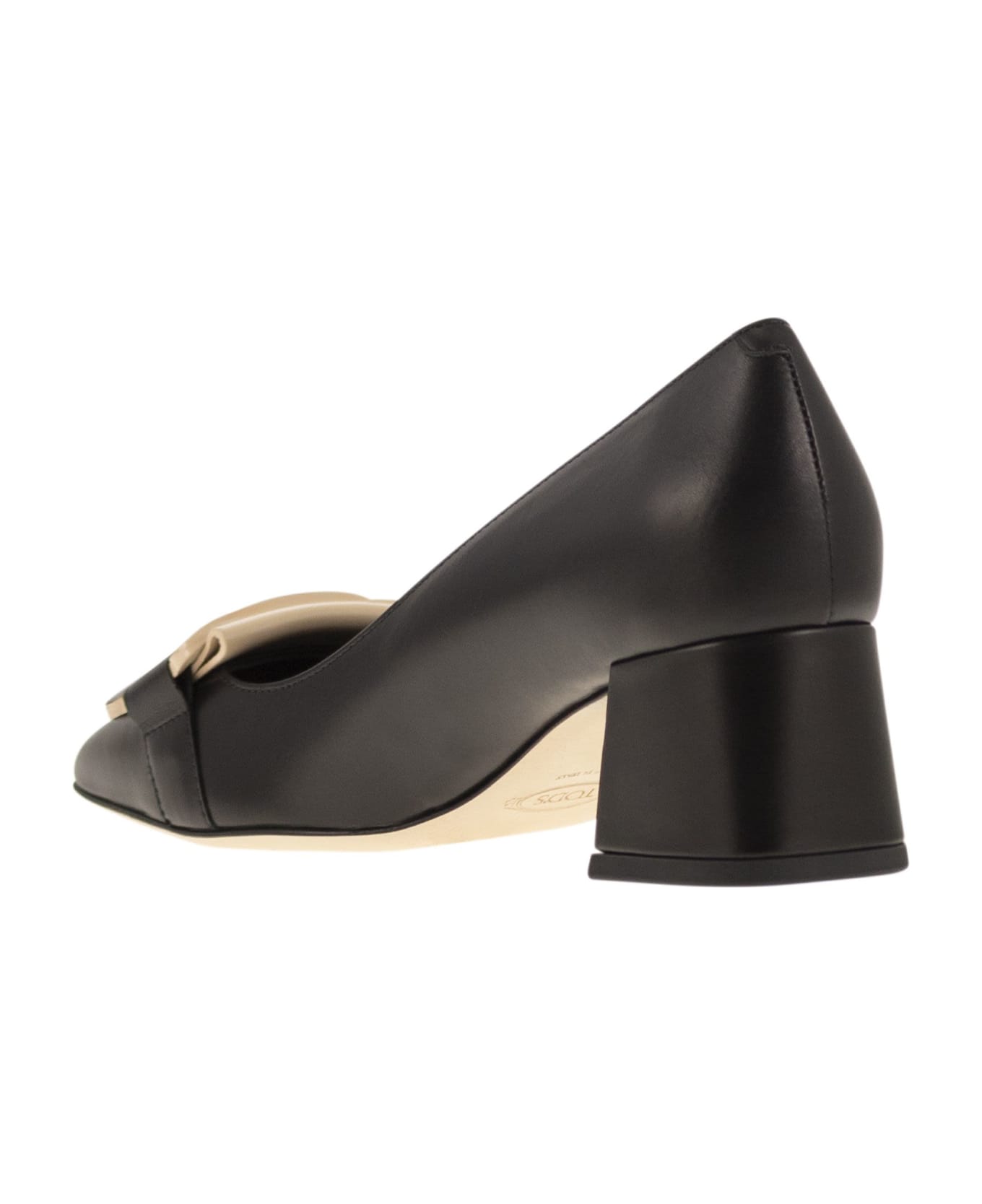 Tod's Leather Pumps With Chain - Black