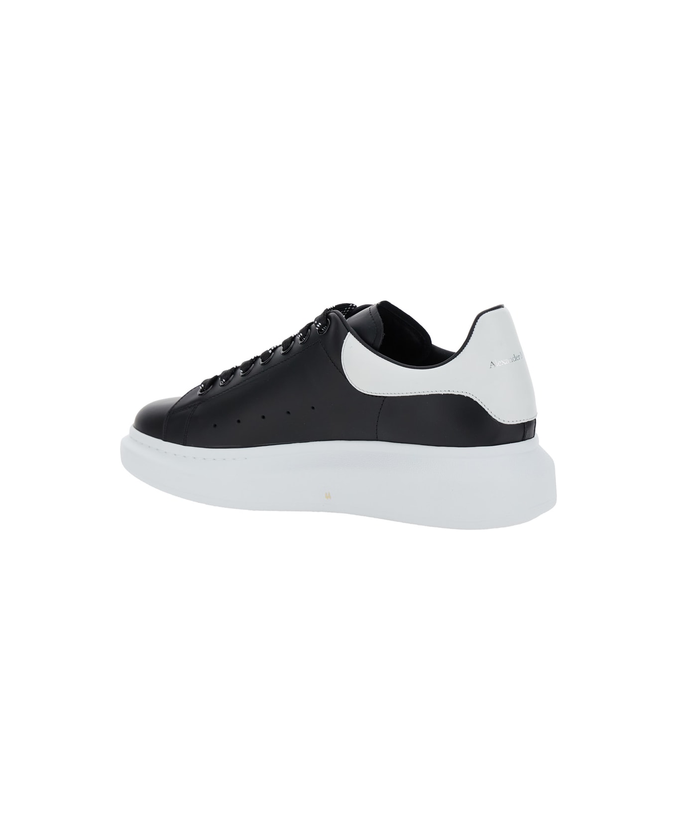 Alexander McQueen Black Low Top Sneakers With Chunky Sole And Contrasting Heel In Leather Man - Black