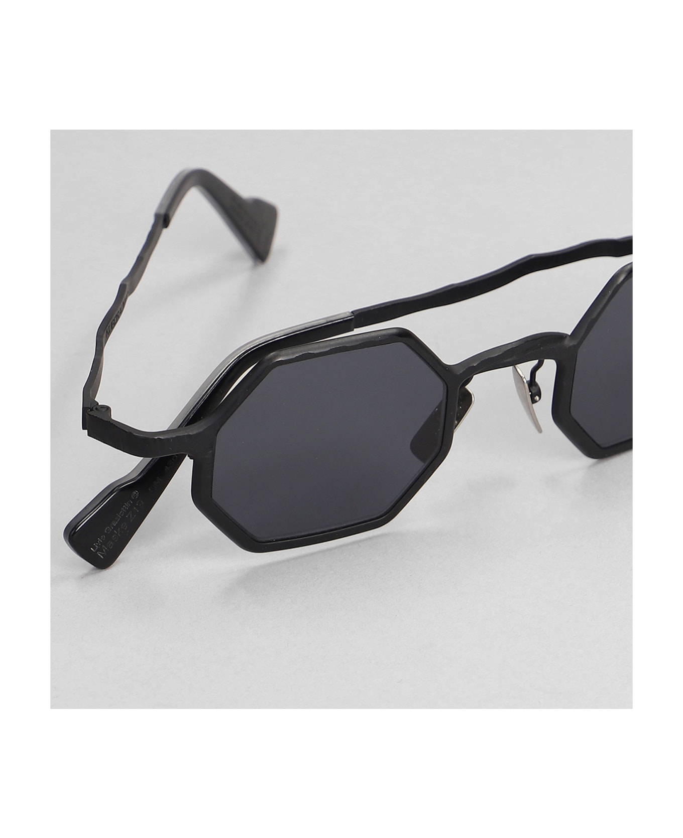 Kuboraum Z19 Sunglasses In Black Metal Alloy - black