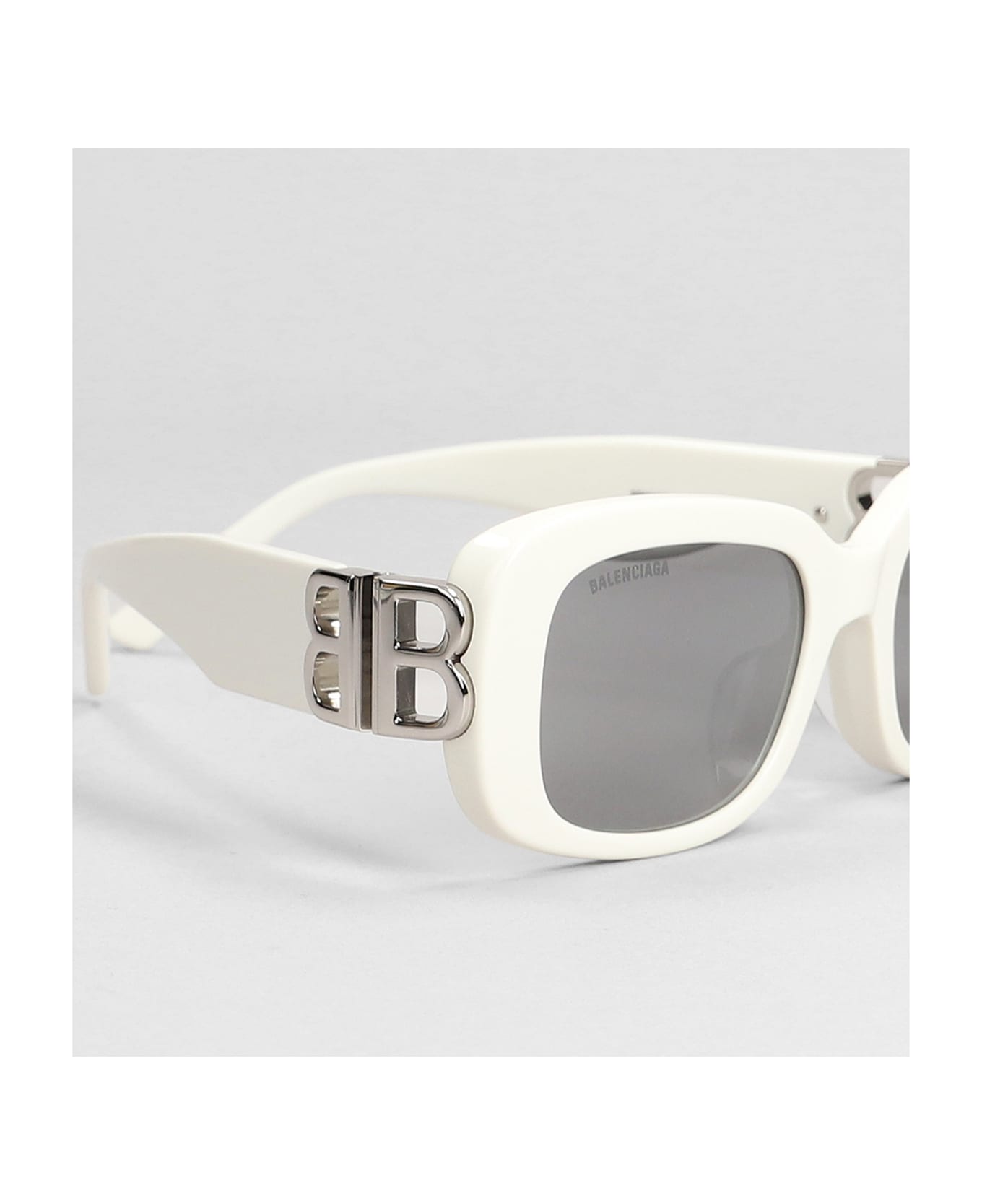 Balenciaga Dyn Sq 2.0 Sunglasses In White Acetate - white