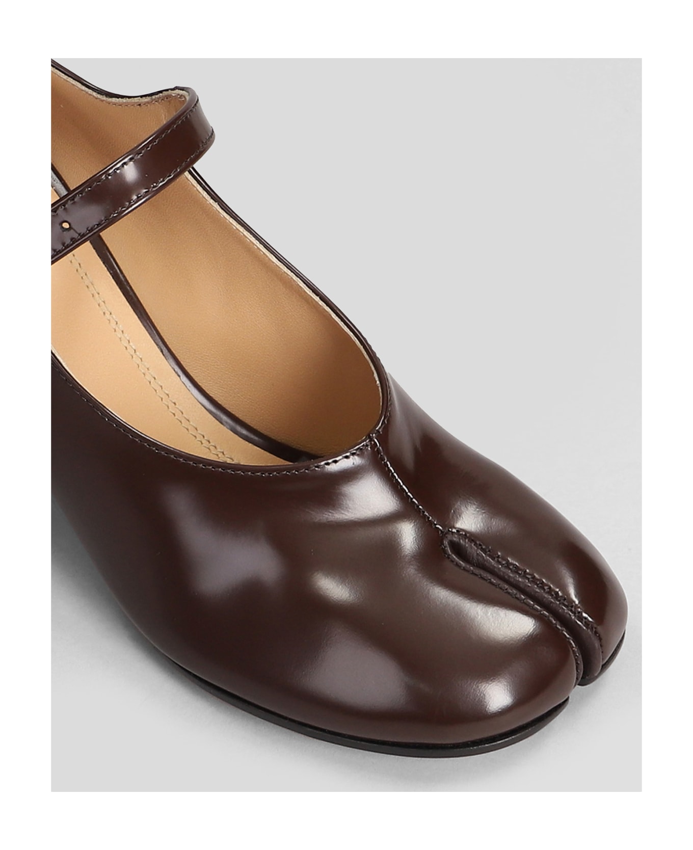 Maison Margiela Tabi Pumps In Brown Leather - brown