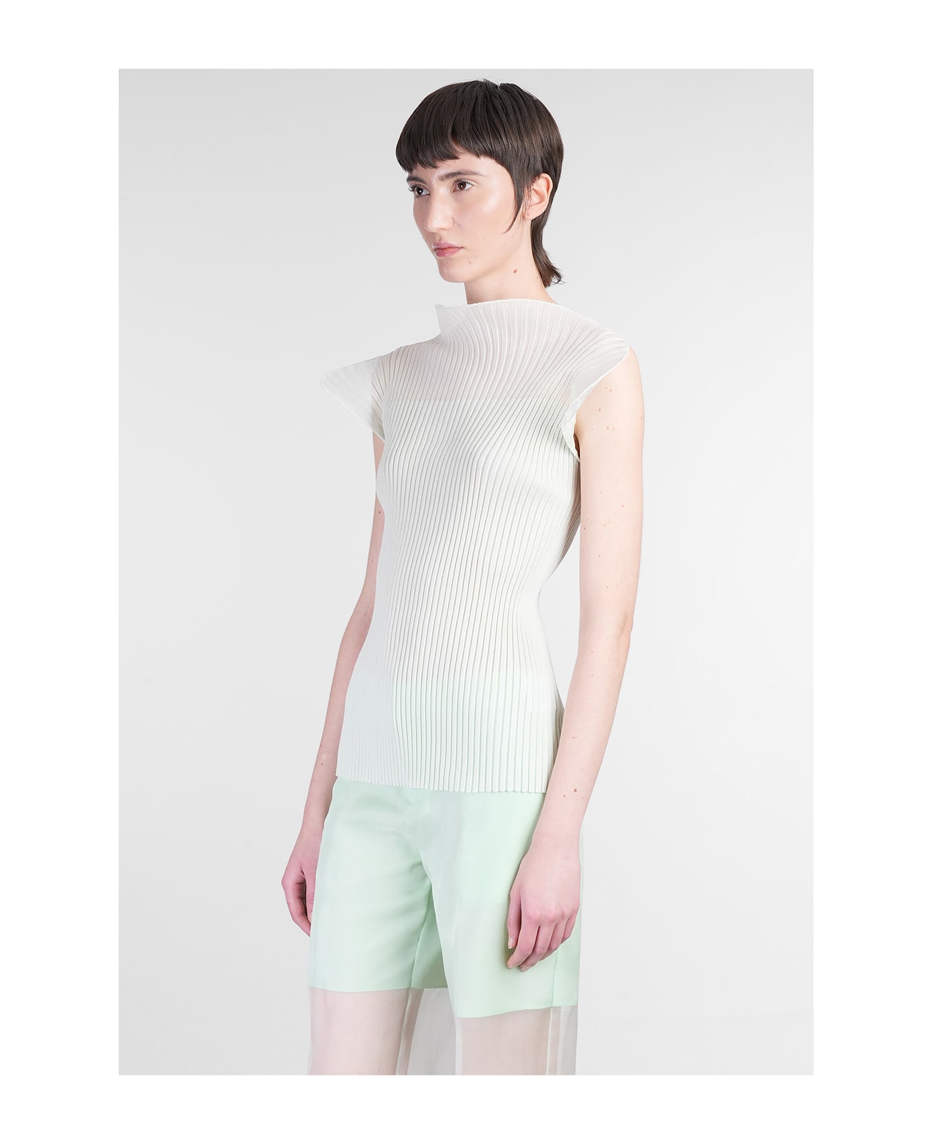 Del Core Topwear In Green Silk - green