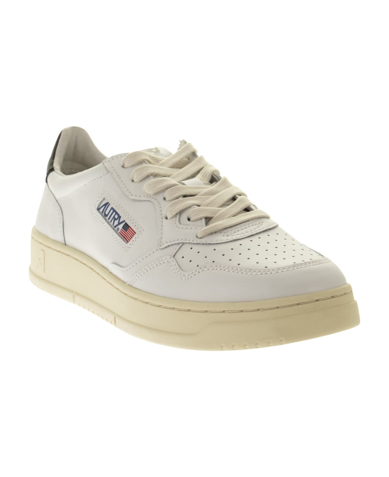 Autry Medalist Low - Leather Sneakers - White/black