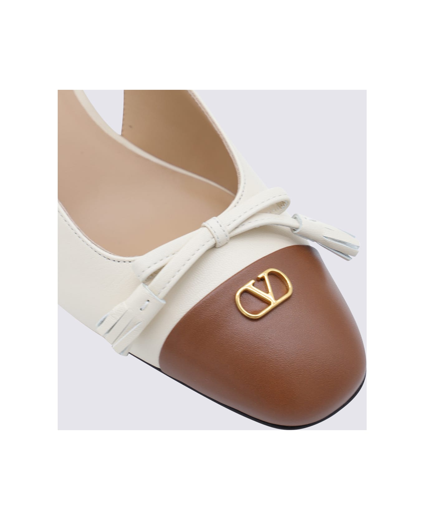 Valentino Garavani Cream Leather Valet Du Roi Pumps - BUTTER WHITE/TOBACCO