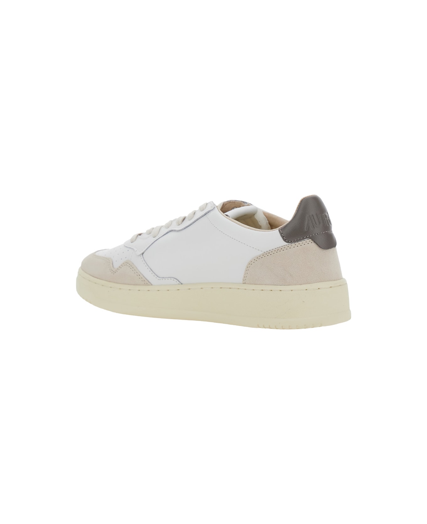 Autry 'medalist' White Low Top Sneakers With Logo Patch On Tongue And Side And Logo Lettering On The Heel In Leather Man - White