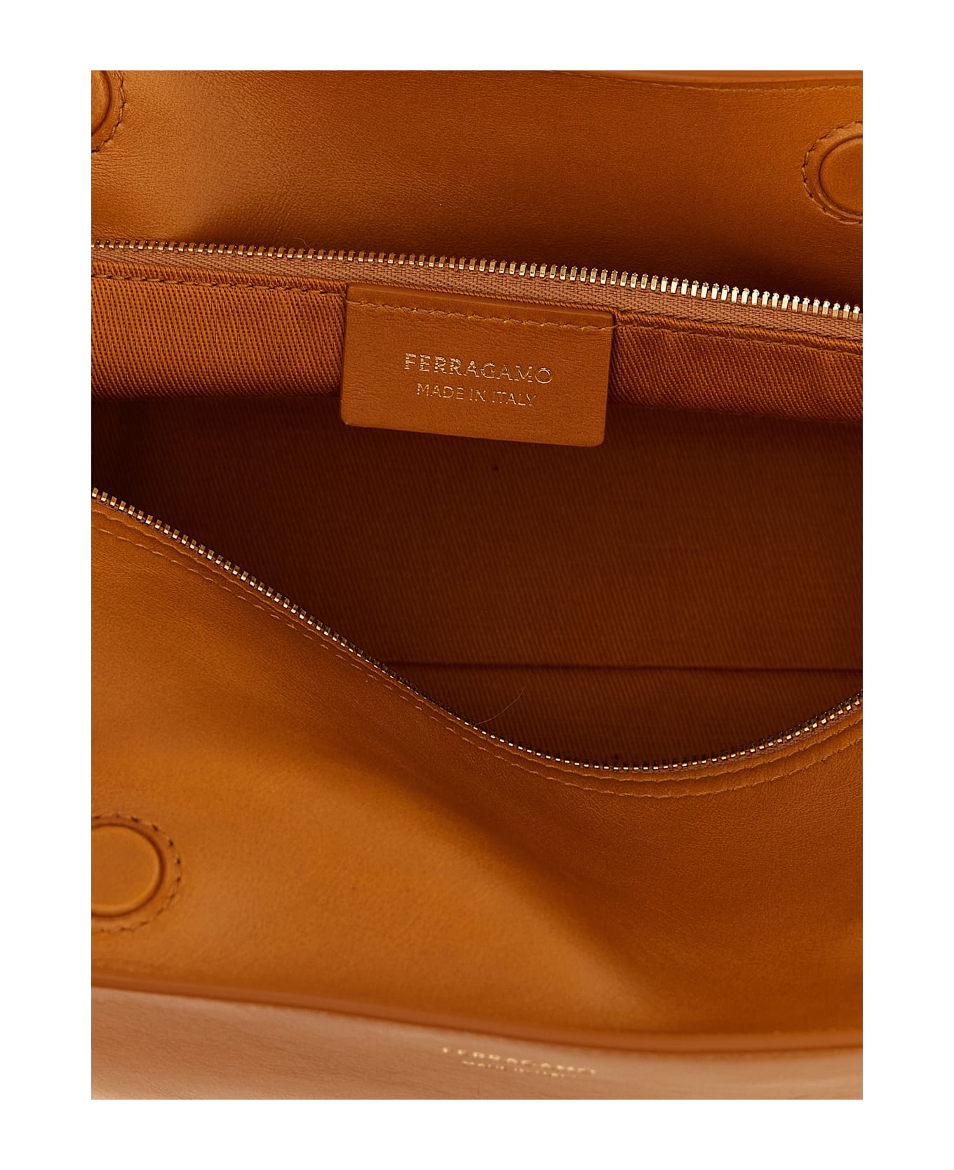 Ferragamo 
ferragamo (s)
 Shoulder Bag - Orange