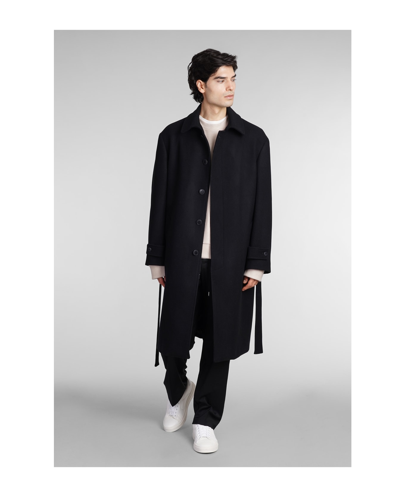 costumein Edouard Coat In Black Wool - black