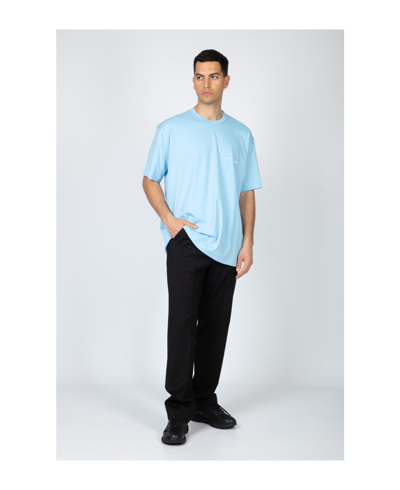 Comme des Garçons Shirt Mens T-shirt Knit Sky blue cotton oversize t-shirt with chest logo - Celeste