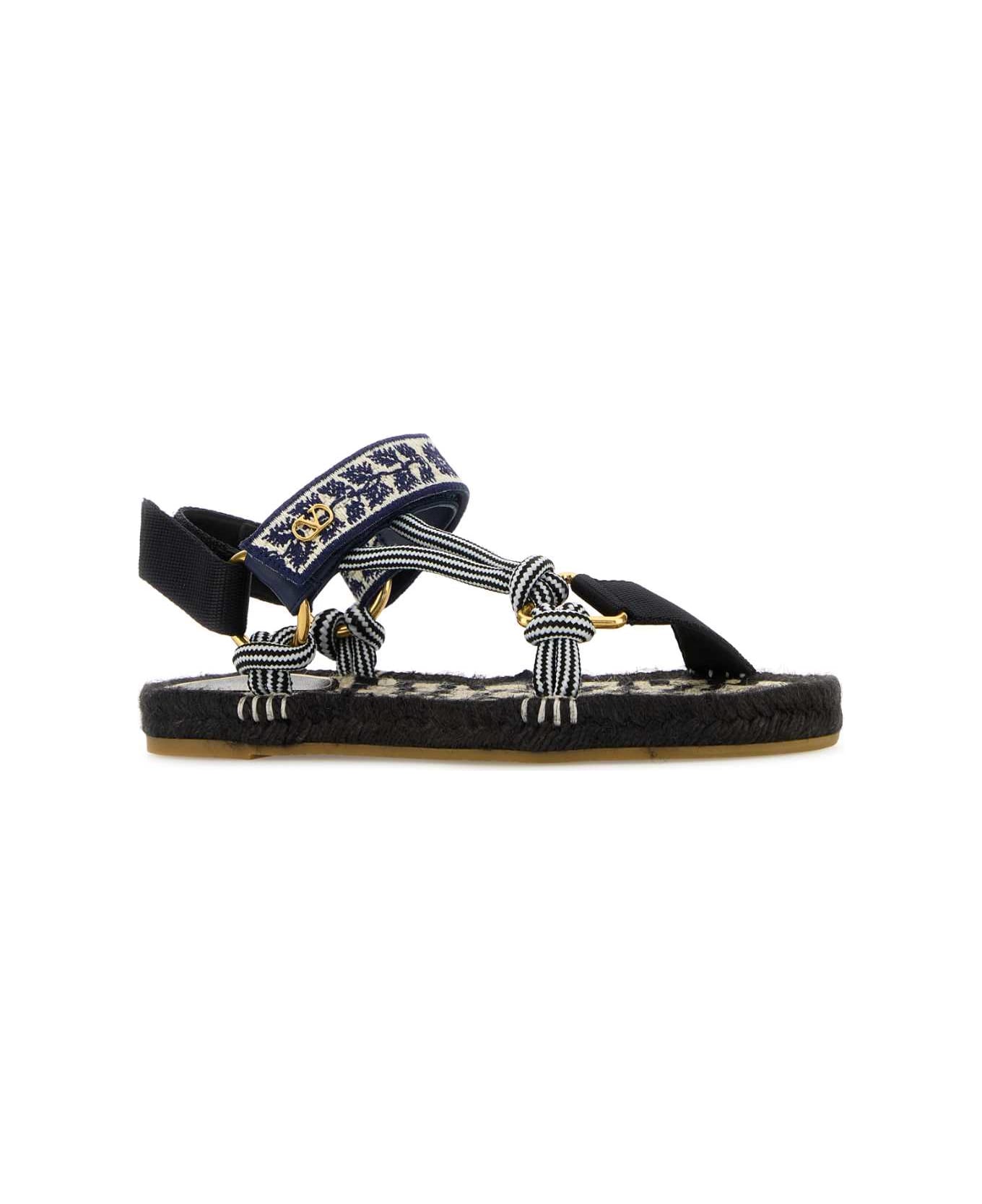 【関税&送料込】Valentino Garavani Escape Snadals Valentino Garavani Escape Slide Sandal in Canvas with
