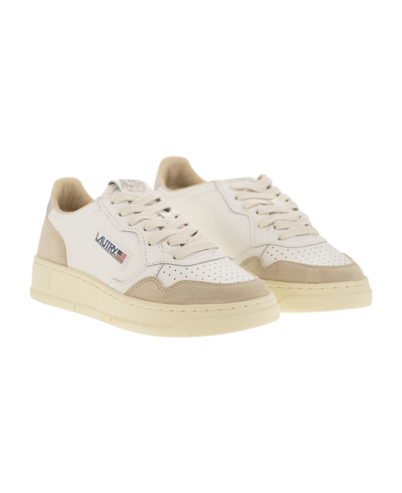 Autry Medalist Low - Leather Sneakers - White/silver