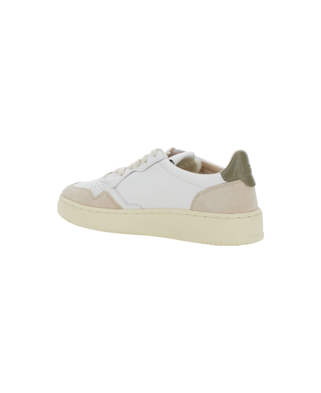 Autry 'medalist' White Low Top Sneakers With Logo Patch On Tongue And Side In Leather Blend Woman - White