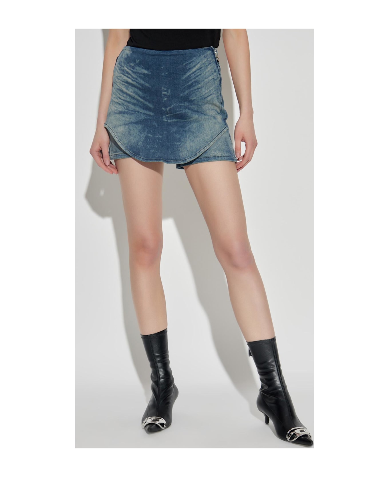 Diesel Shorts 
de-kayla-s
