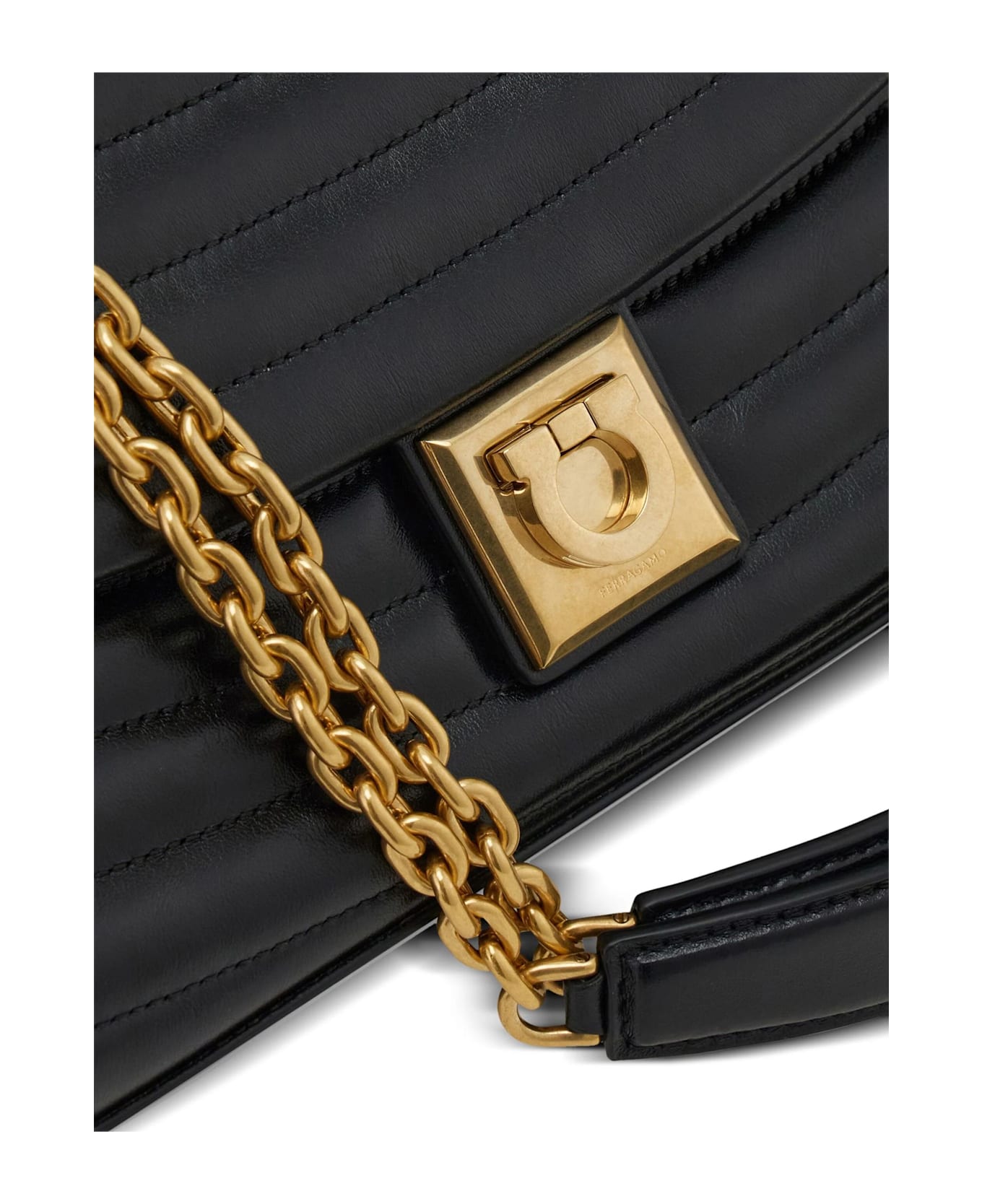 ショルダーバッグ FERRAGAMO FW24 SHOULDER BAG WITH LOGO (775173_241624001) FERRAGAMO Shoulder Bag with Logo – LOZURI®