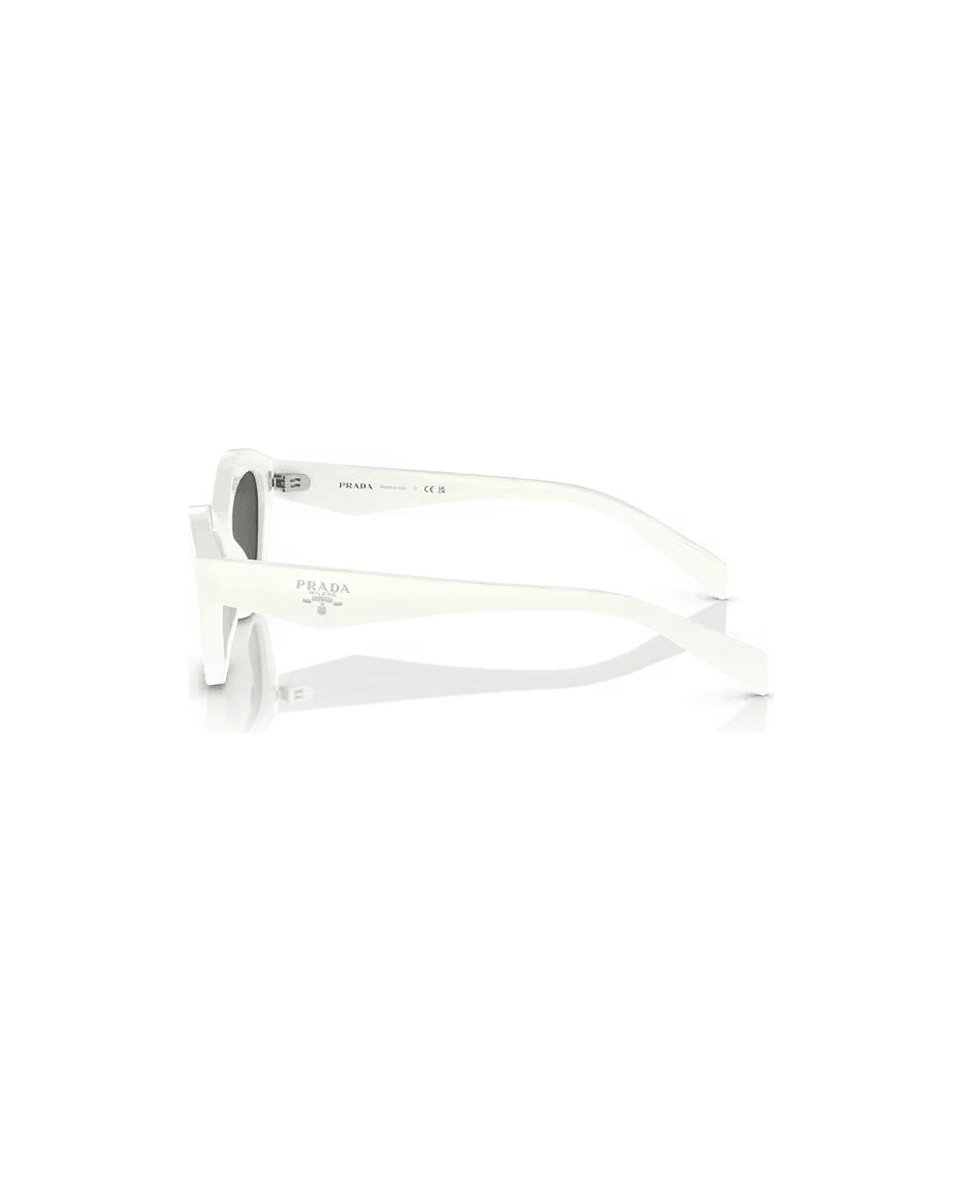 Prada Eyewear Cat-eye Frame Sunglasses Sunglasses - 17K08Z White サングラス