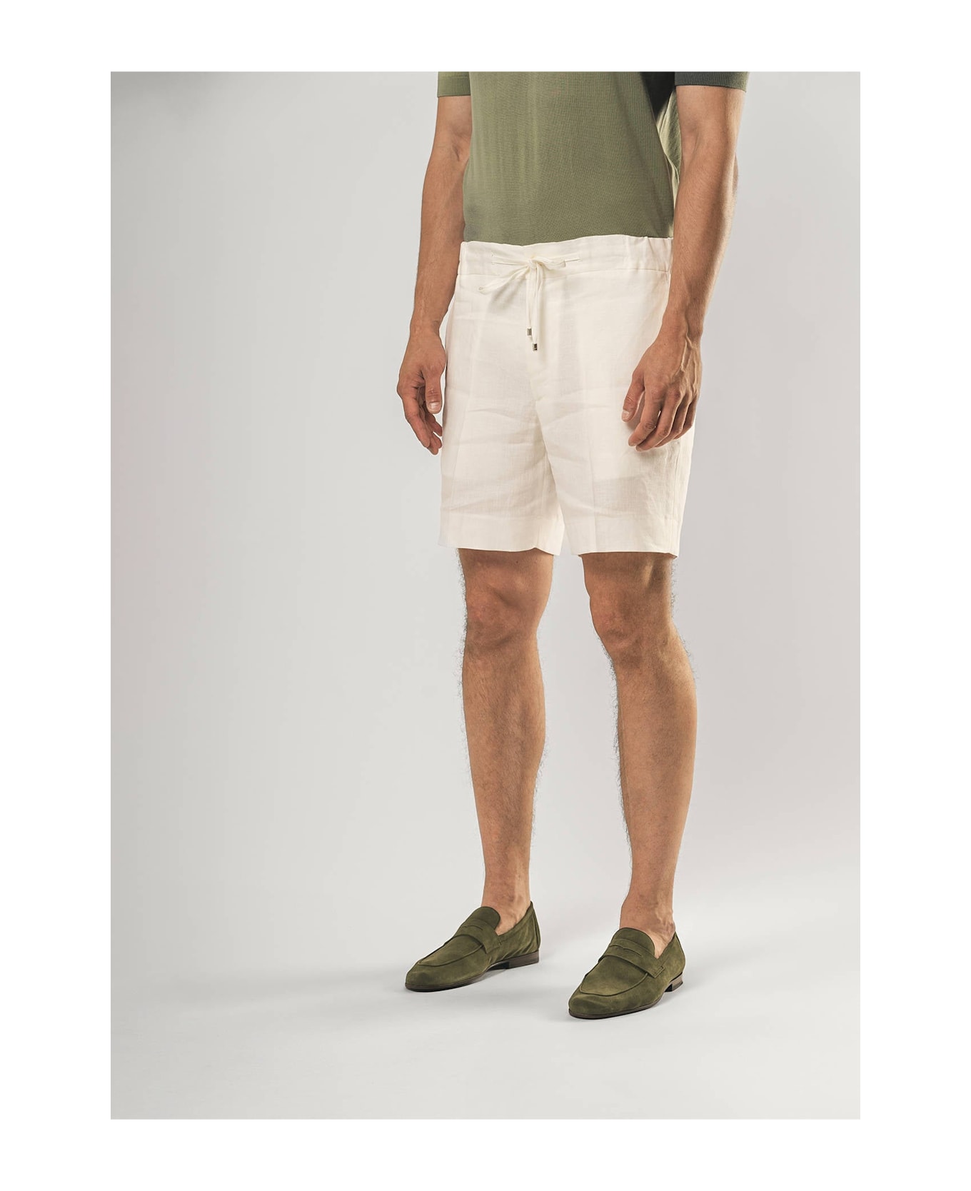 Larusmiani D20 Bermuda Shorts - White