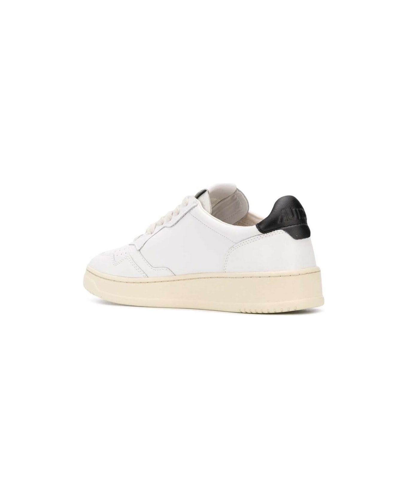 Autry 'medalist Low' White Sneakers With Contrasting Heel Tab In Leather Man - White