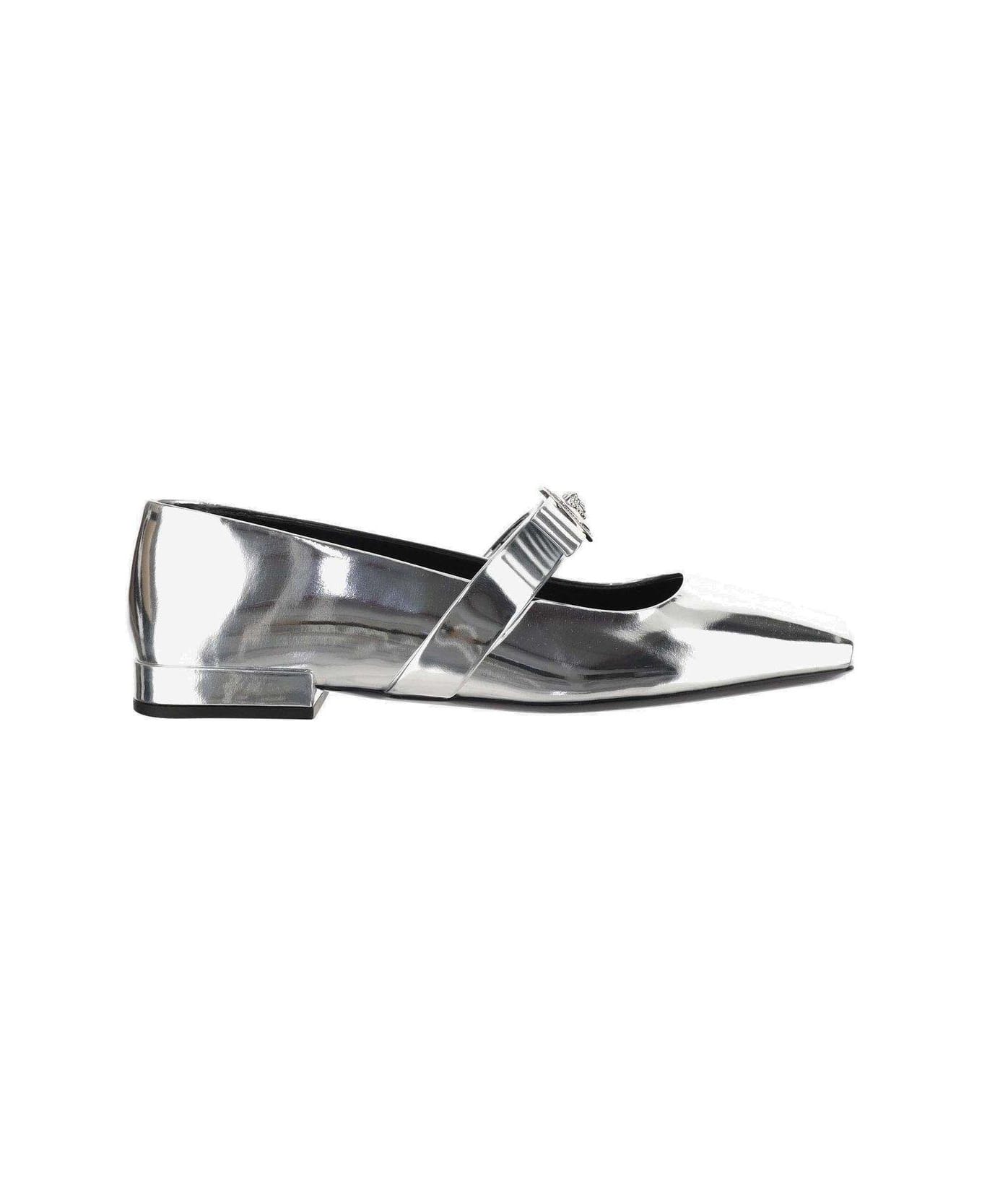 Versace Medusa-plaque Square-toe Metallic Ballerina Shoes - Metallic フラットシューズ