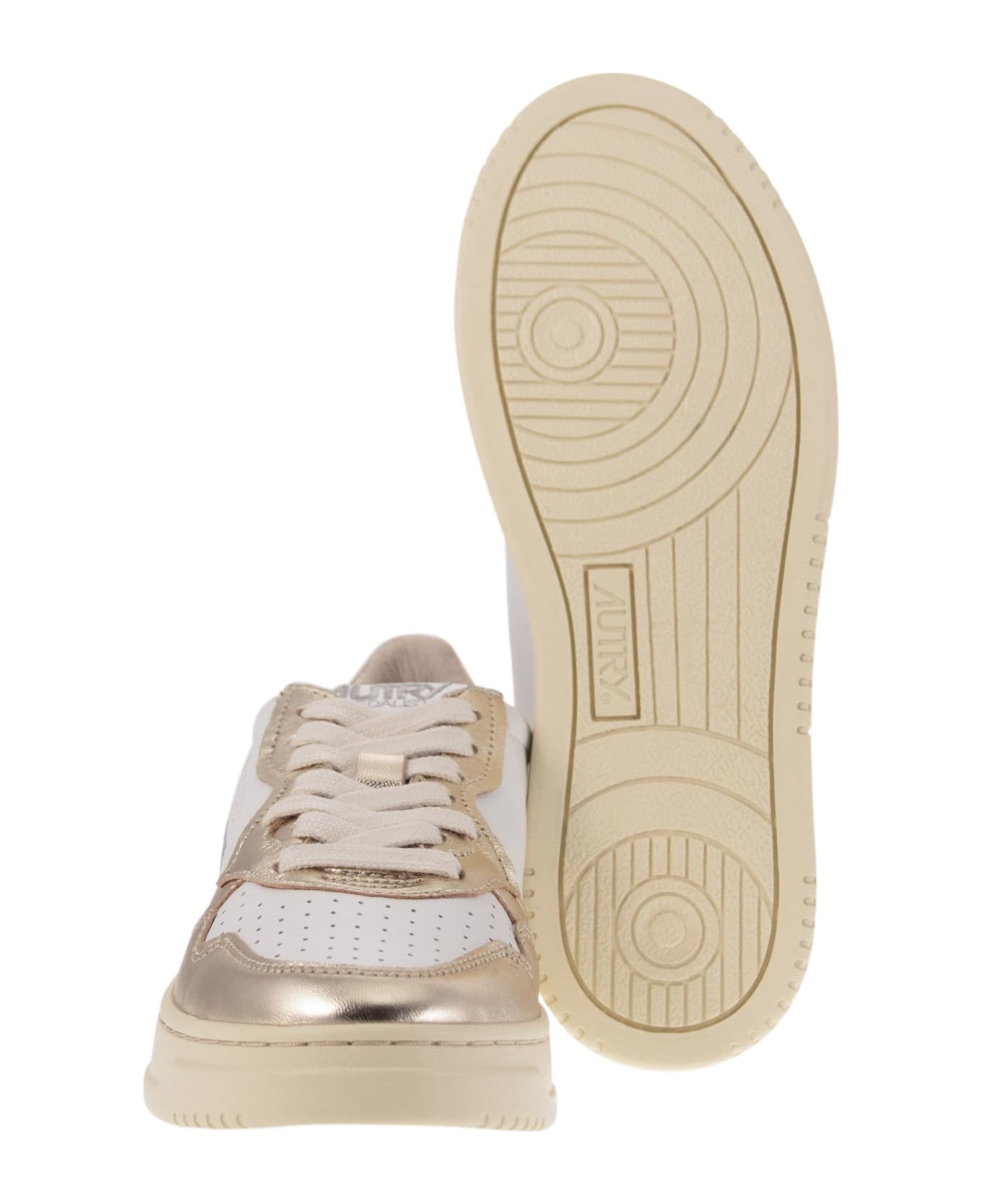 Autry Platinum And White Two-tone Leather Medalist Low Sneakers - Platino スニーカー