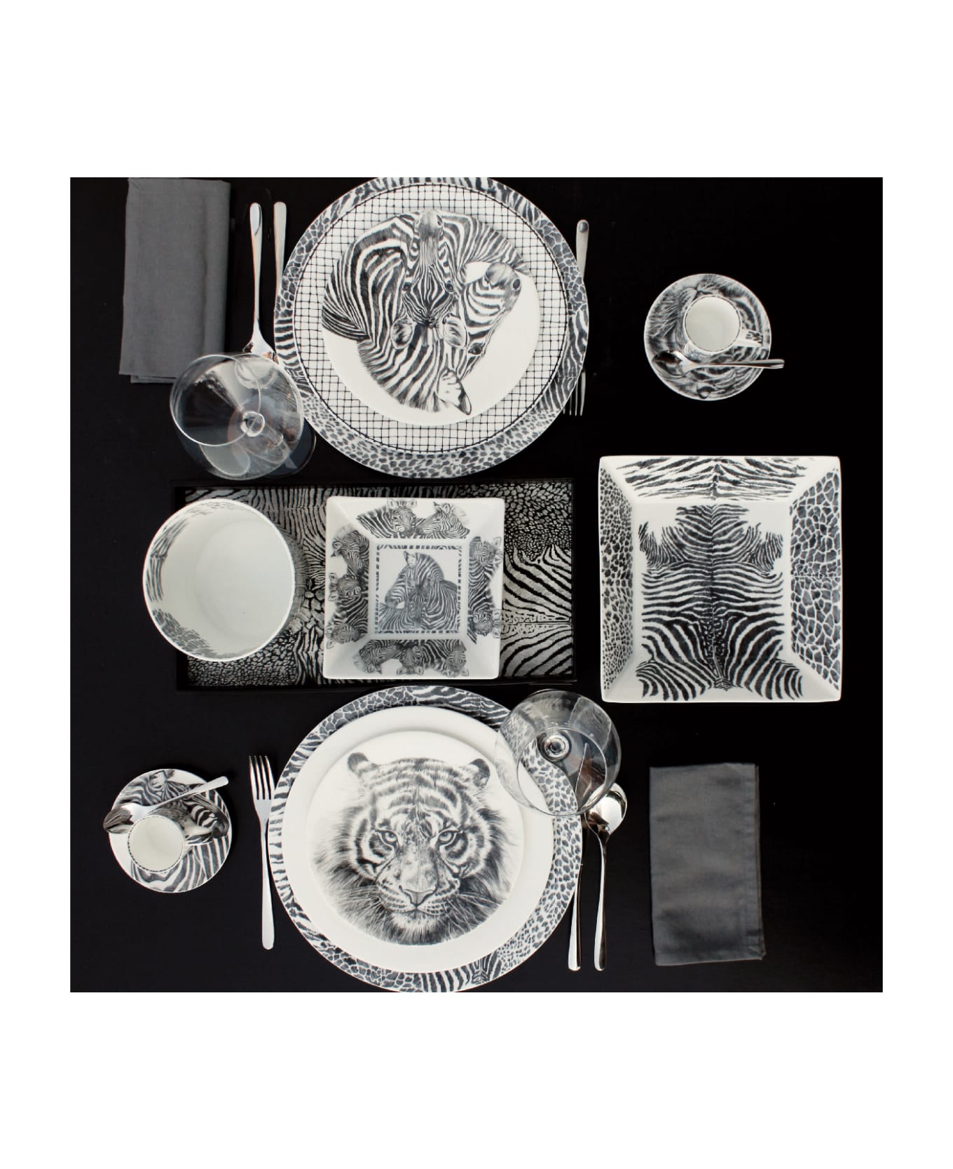 Taitù Set of 4 Chop Plates/Round Platters - Wild Spirit Collection - Black