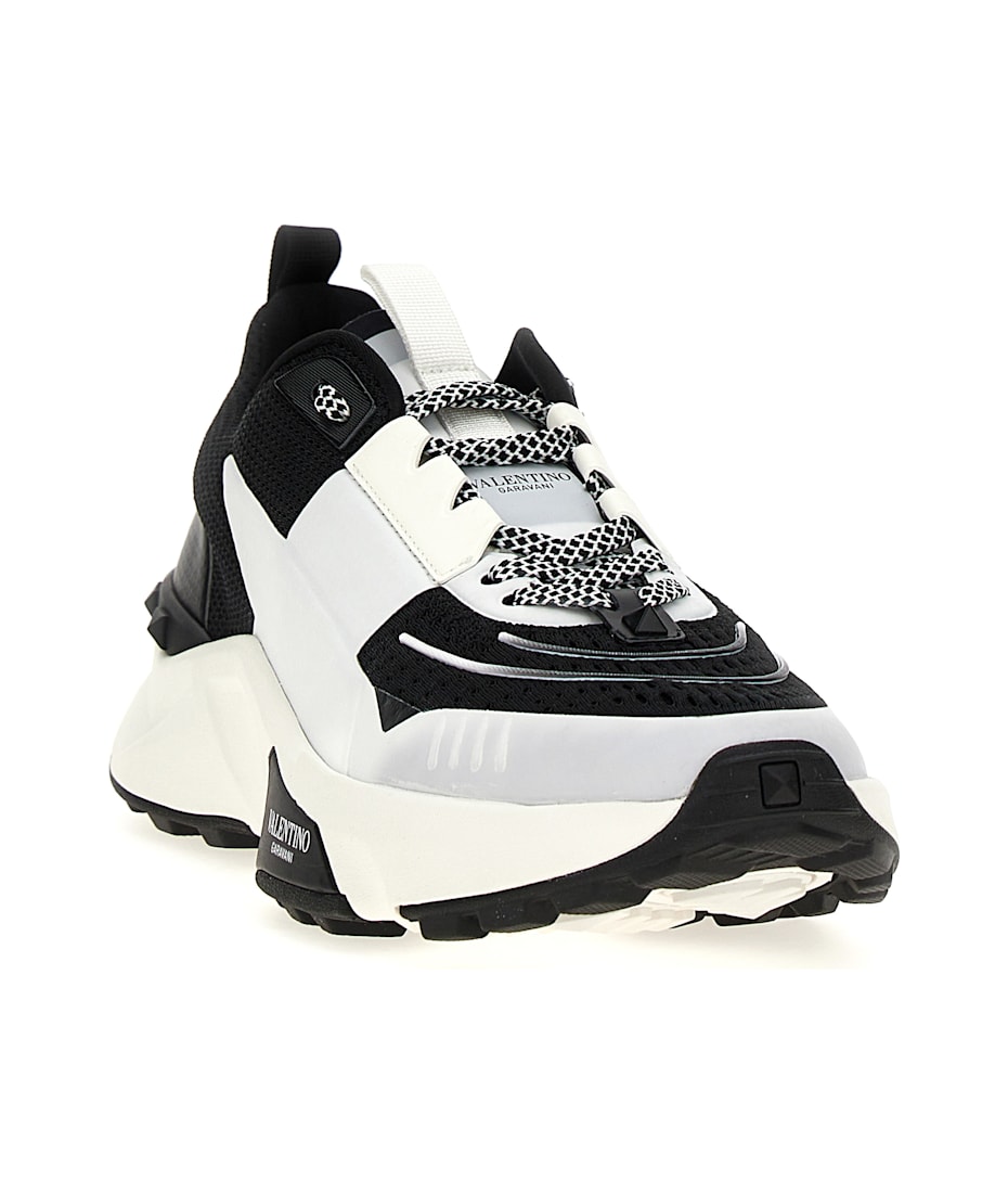 【VALENTINO】TRUE ACT SNEAKERS Valentino Garavani True Act Low Top Sneakers in Mesh and