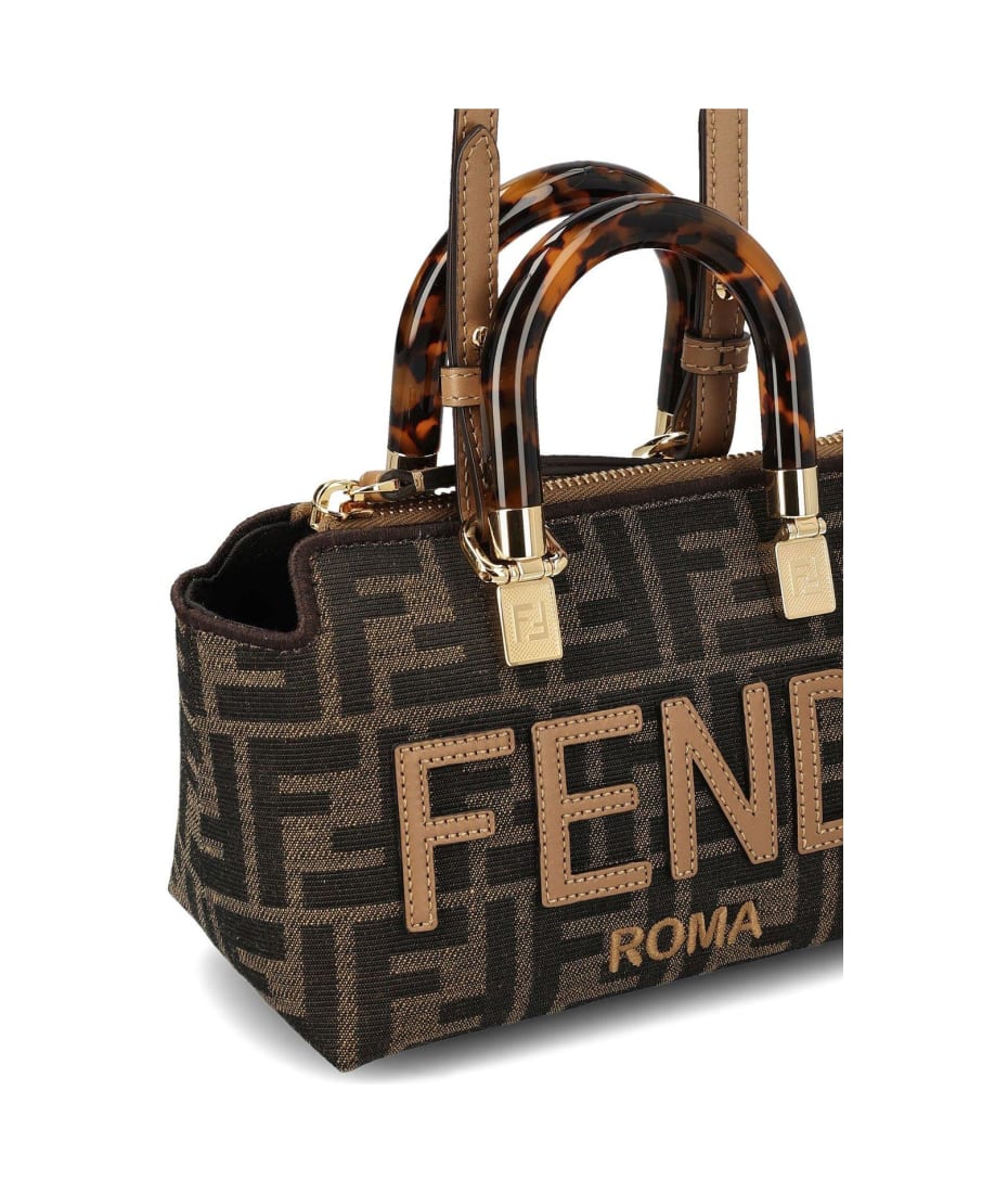 FENDI フェンディ ブルゾン（その他） アイボリー 4103825J0001 FENDI フェンディ ブルゾン（その他） アイボリー 4103825J0001