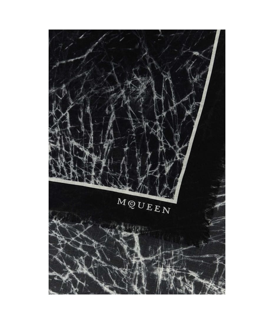 マフラー・ストール alexander mcqueen Printed wool scarf (8067963222Q 1078) Alexander McQueen Printed Wool Scarf | italist