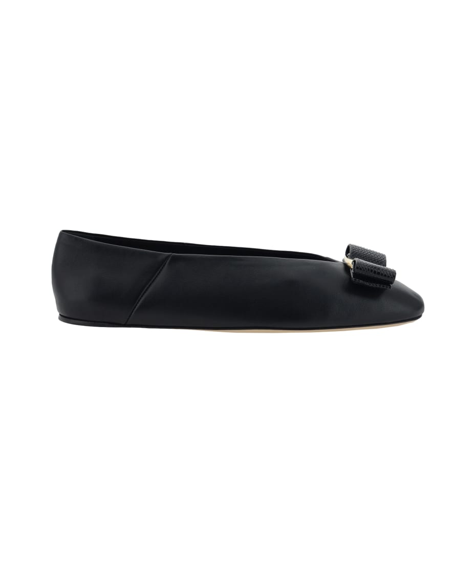 Salvatore Ferragamo アイボリー シューズVARA 61/2 Salvatore Ferragamo Beige lillaz Vera Vara Bow Pumps Heel