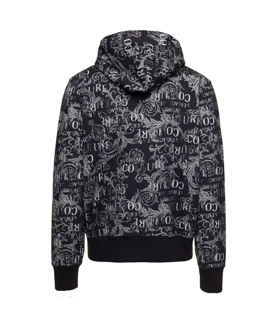 【関税込み】Versace Jeans Couture ブラック Baroque フーディ Versace Jeans Coutureのブラック Baroque フーディがセール中