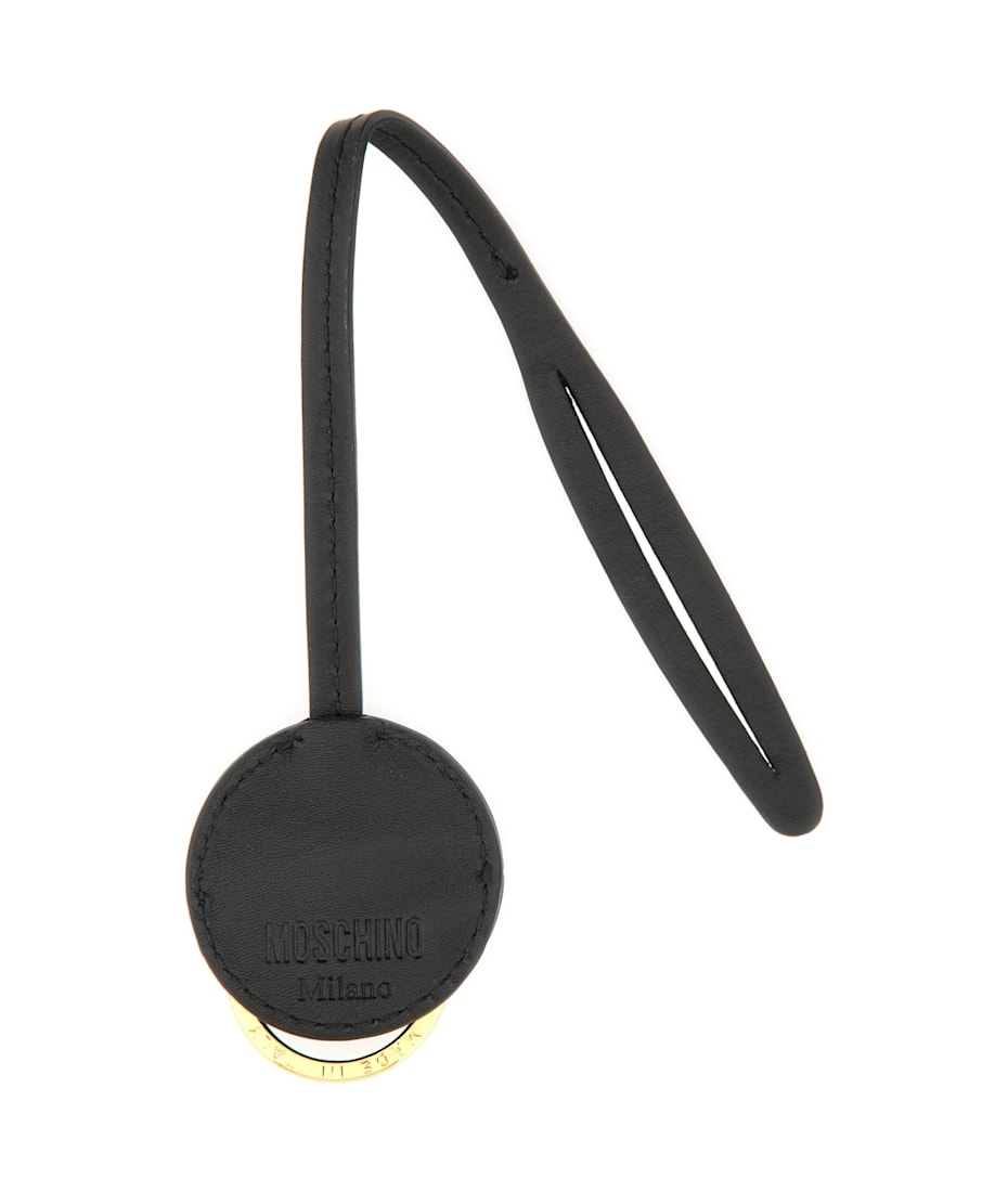 キーホルダー・キーリング Moschino SS25 LEATHER KEYCHAIN (MC5418PP0M OM400C) AUTHENTIC MOSCHINO BLACK LEATHER KEY CHAIN WITH GOLDEN LOGO