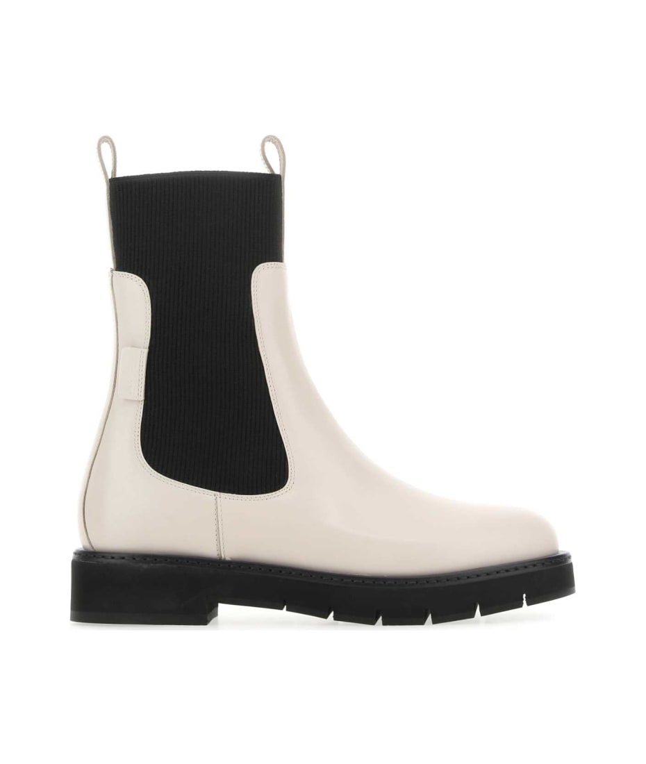ショートブーツ・ブーティ Salvatore Ferragamo Ivory leather Rook ankle boots Ferragamo Ivory Leather Rook Ankle Boots | italist