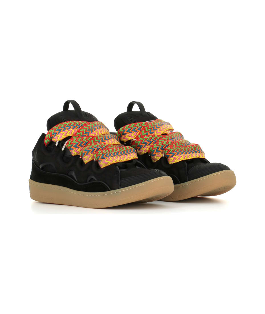 Sneakers Curb