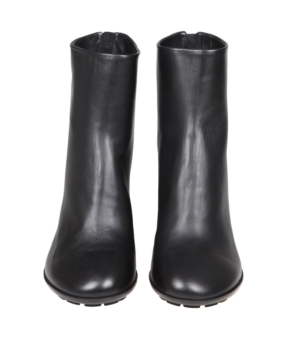 AGL Curvy Ankle Boots In Black Color Leather | italist