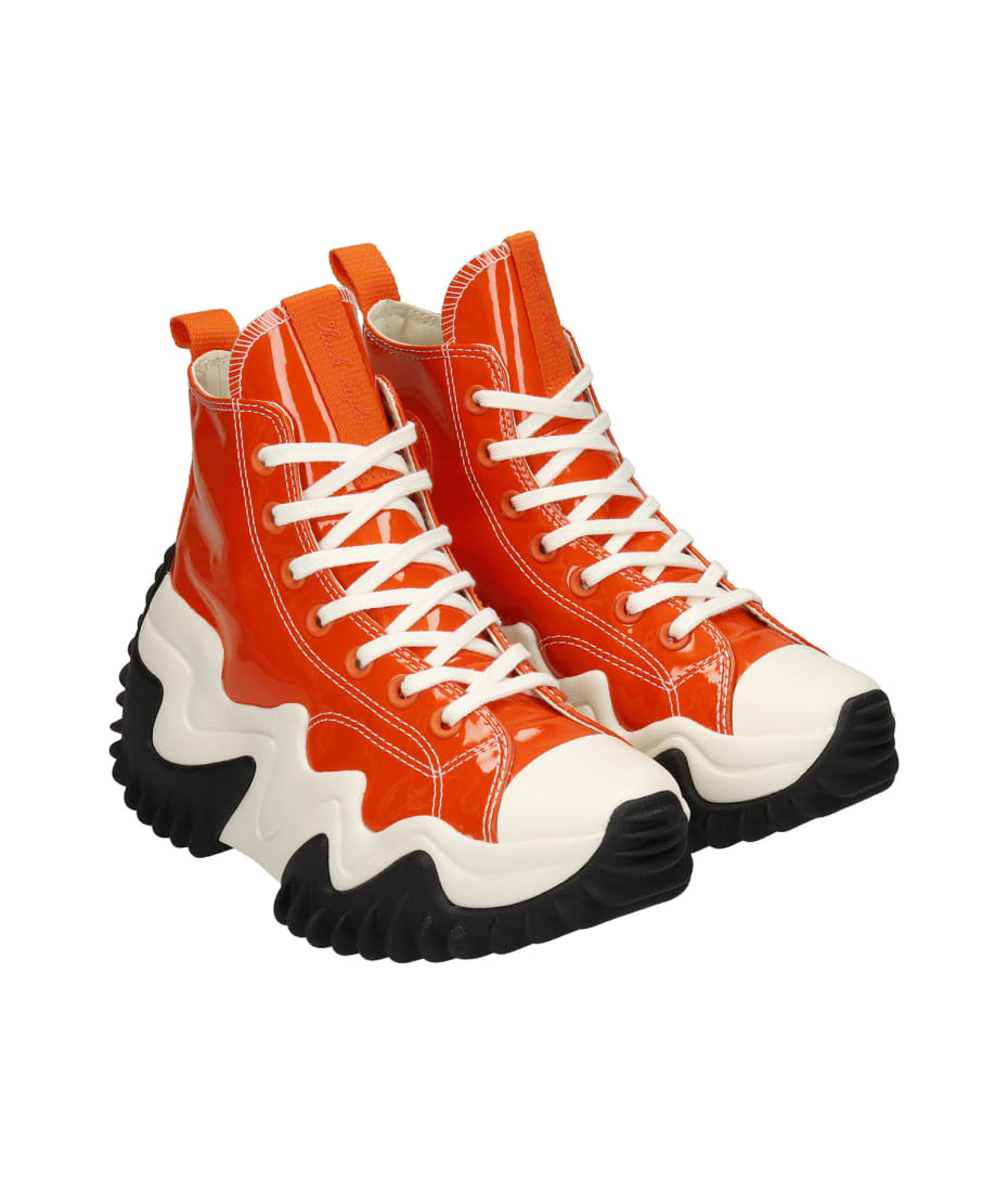 run star hike orange