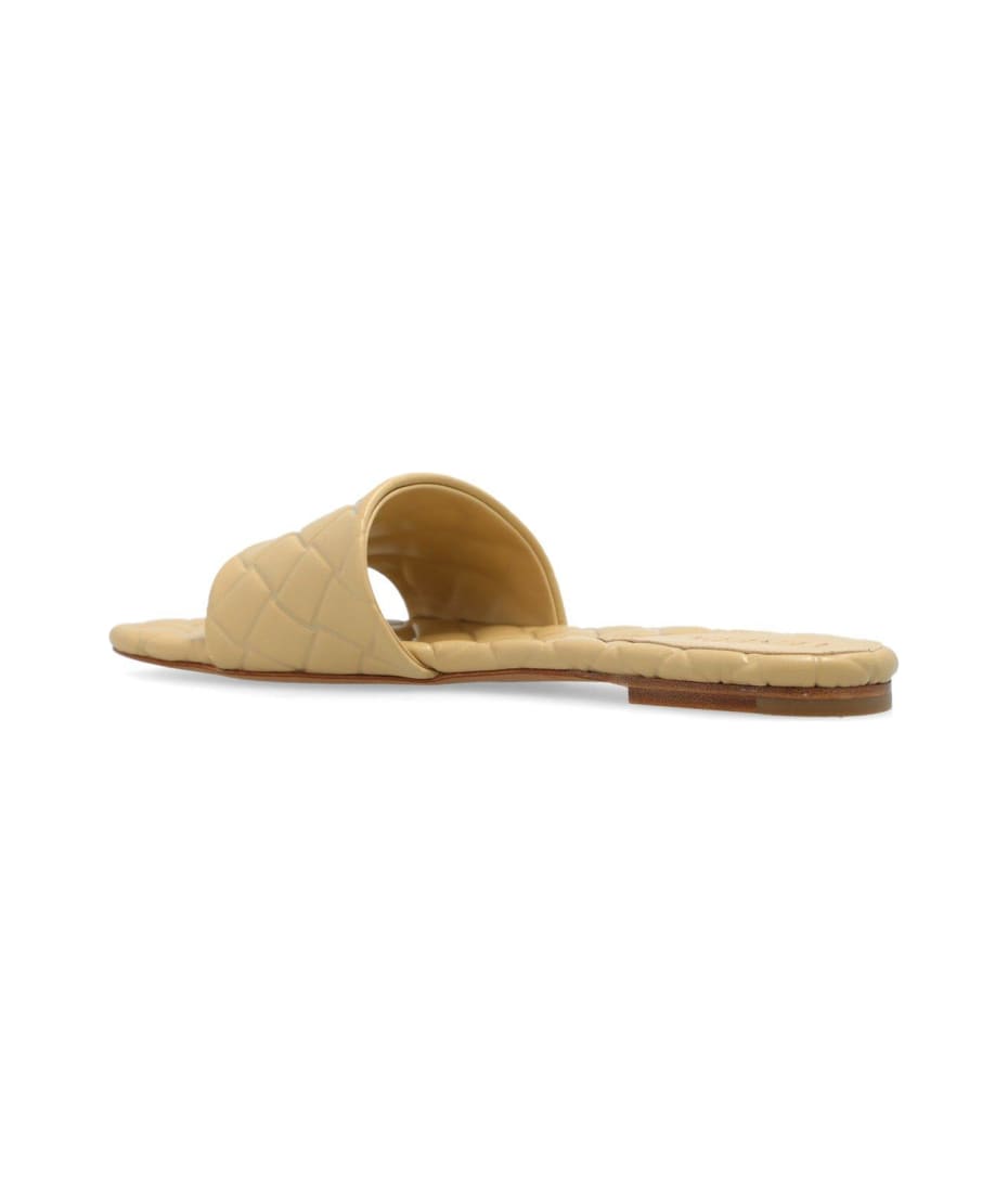 直営店直送/BOTTEGA VENETA/Amy Flat Sandals 人気定番！ BOTTEGA VENETA | Amy 45 Leather Mule Sandals | Women | Lane