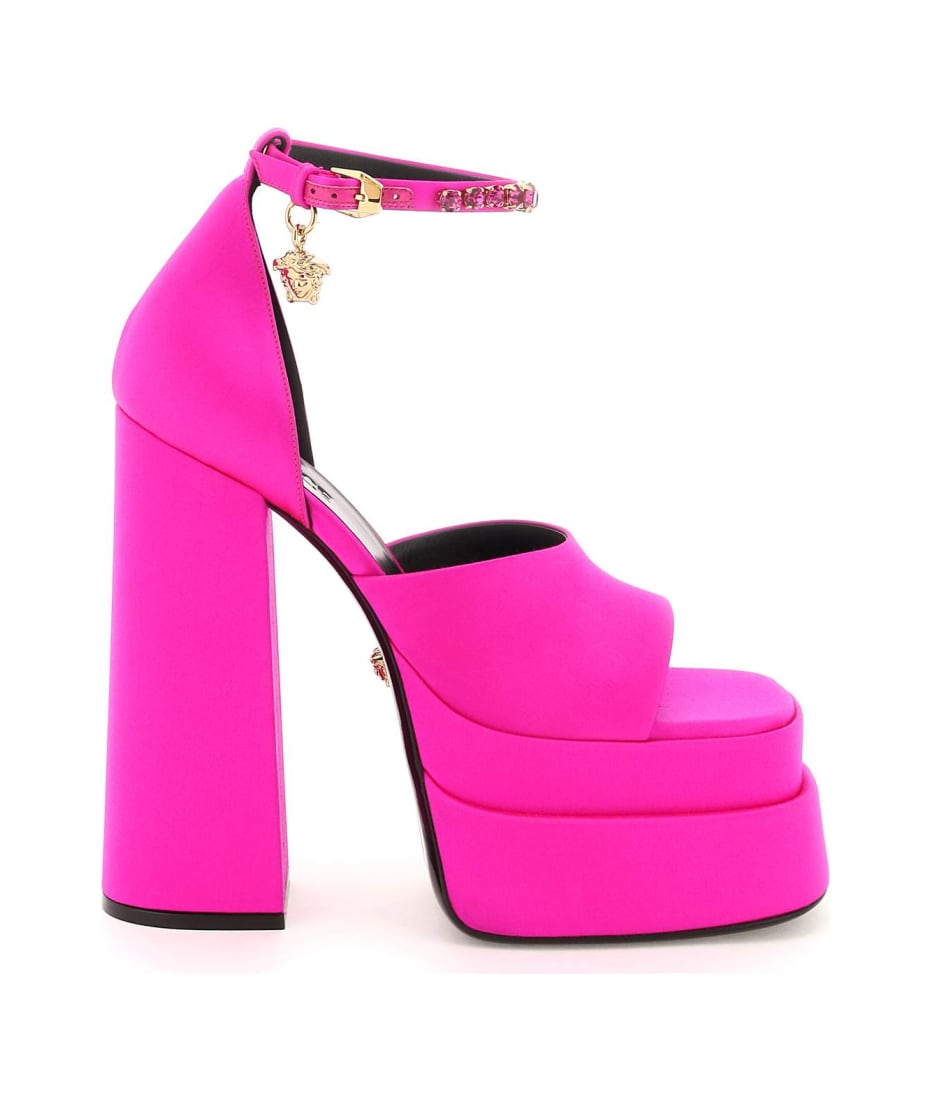 【送料&関税込】Versace Medusa Aevitas Double Platform Sanda Medusa Aevitas satin platform sandals in black - Versace