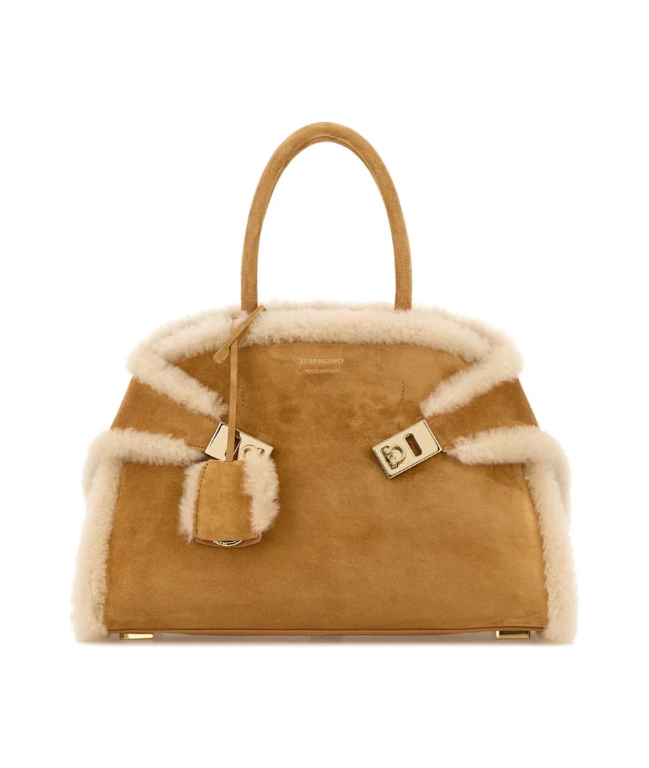 ◆送料・関税込み◆FERRAGAMO スエードミディアムハンドバッグ Ferragamo Beige Suede Medium Hug Handbag | italist