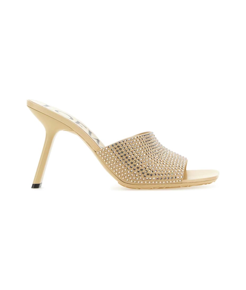 【送料&関税込】Loewe Beige Suede Petal Mules LOEWE Petal crystal-embellished suede mules | NET-A-PORTER
