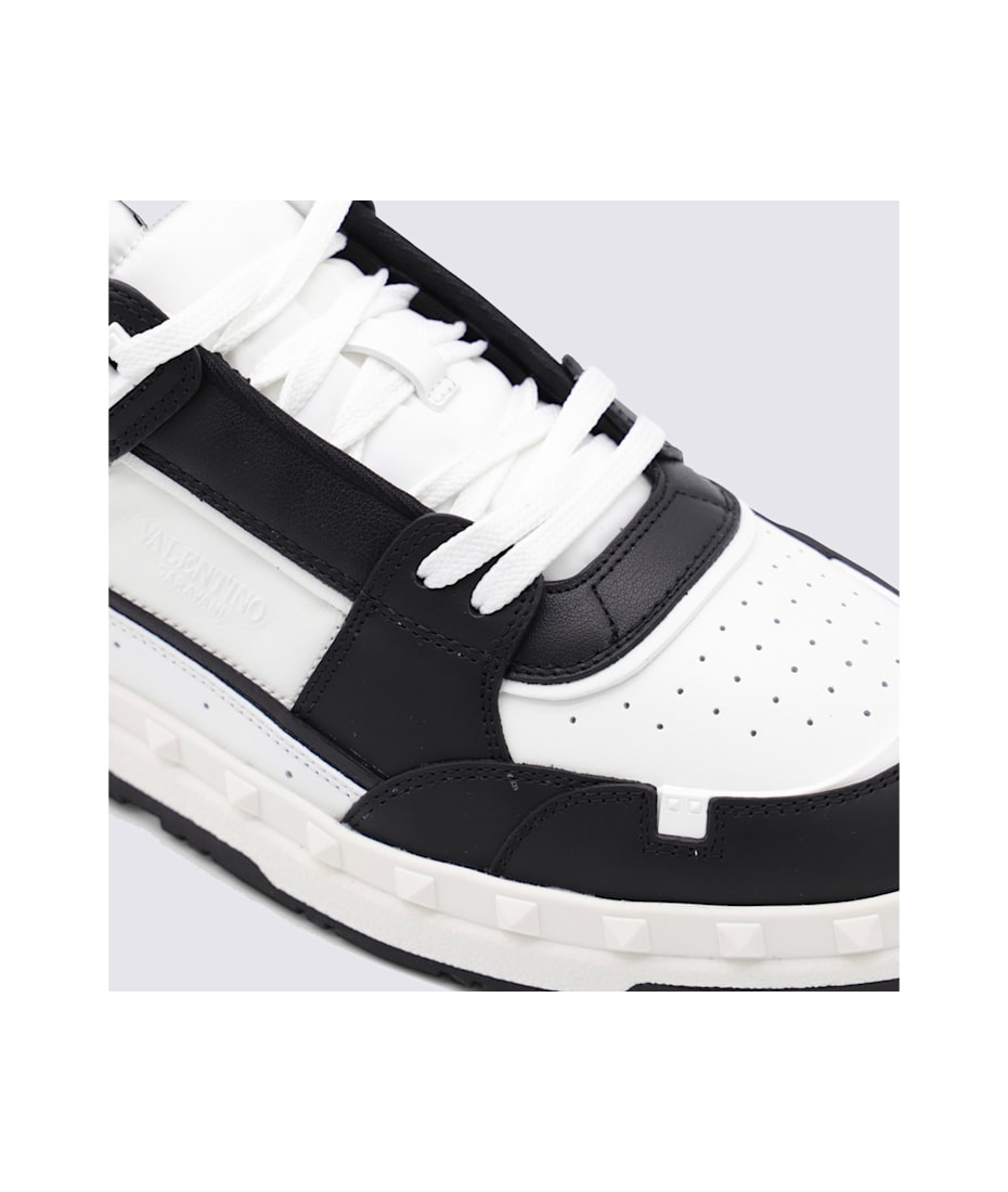 スニーカー VALENTINO GARAVANI WHITE AND BLACK LEATHER SNEAKERS Valentino Garavani V Logo White And Black Sneakers New Size