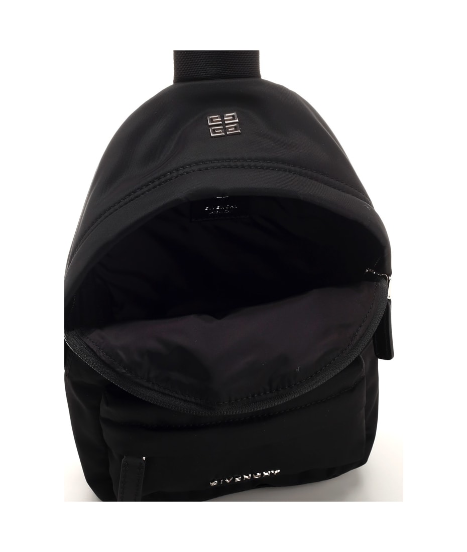 【関税＆送料込み】Givenchy Essential U Backpack Givenchy Essential U Backpack | italist