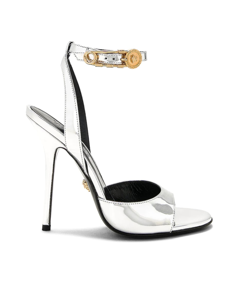 サンダル・ミュール VERSACE 'safety pin' patent leather sandals 1003205 D2VE versace--Safety-Pin-Patent-
