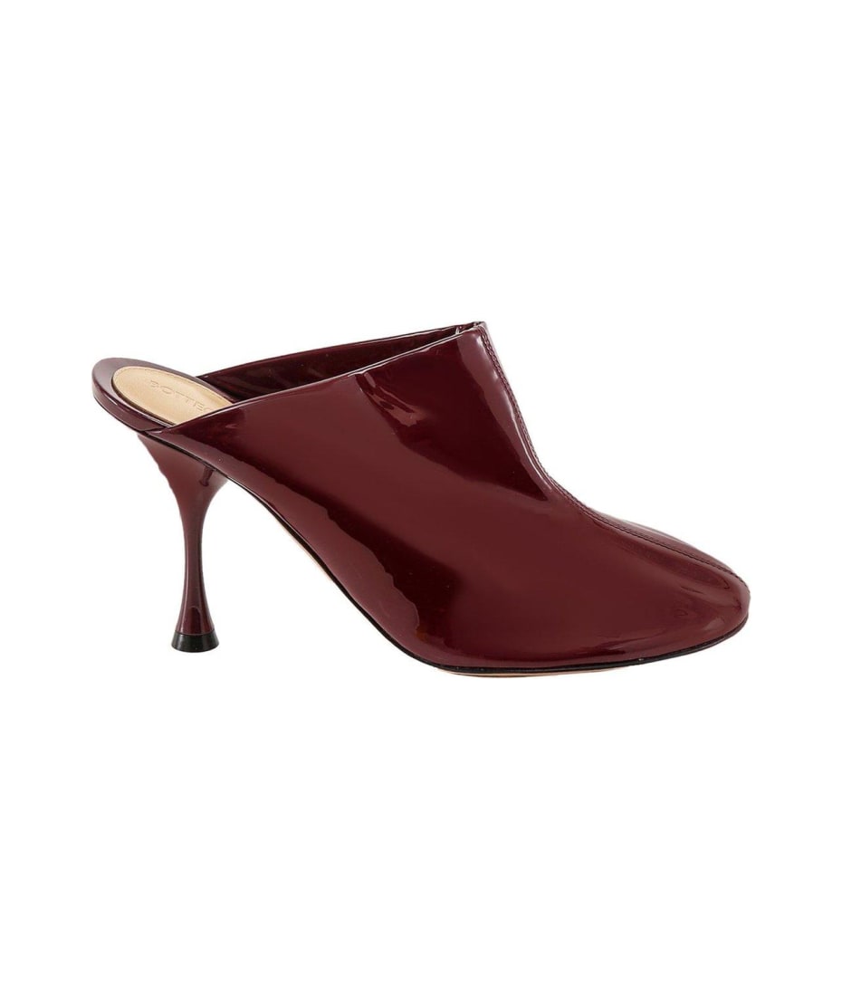 サンダル・ミュール BOTTEGA VENETA FW21 DOT SOCK MULES (673780_V10M06100) Bottega Veneta Sparkle Dot Sock Leather Mules | italist
