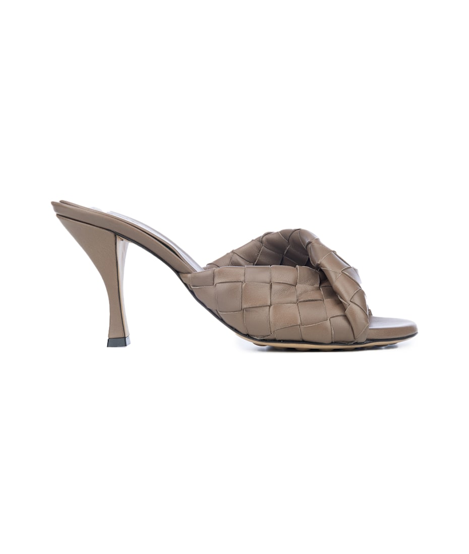 ［25ss新作］BOTTEGA VENETA THONG SANDAL Bottega Veneta - Dot chainlink leather thong sandals Bottega