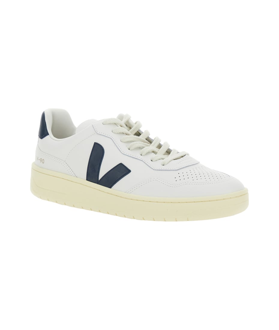 【送料&関税込】Veja v-90 White Sneakers With Logo Patch On V-90 LEATHER WHITE | VEJA