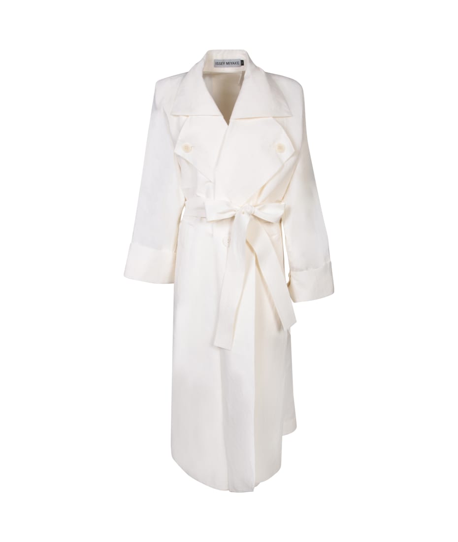 【送料&関税込】Issey Miyake Oversize White Trench Coat Issey Miyake Oversize White Trench Coat | italist