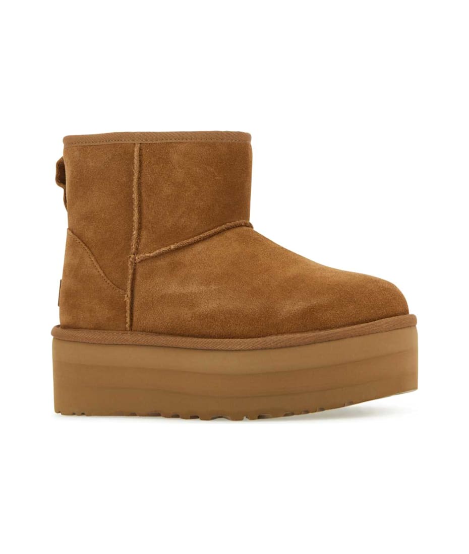 【送料&関税込】UGG Camel Suede Classic Mini Platform Ankle UGG Camel Suede Classic Mini Platform Ankle Boots | italist