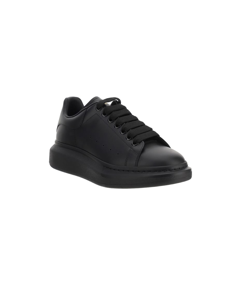 Mcqueen 2025 total black