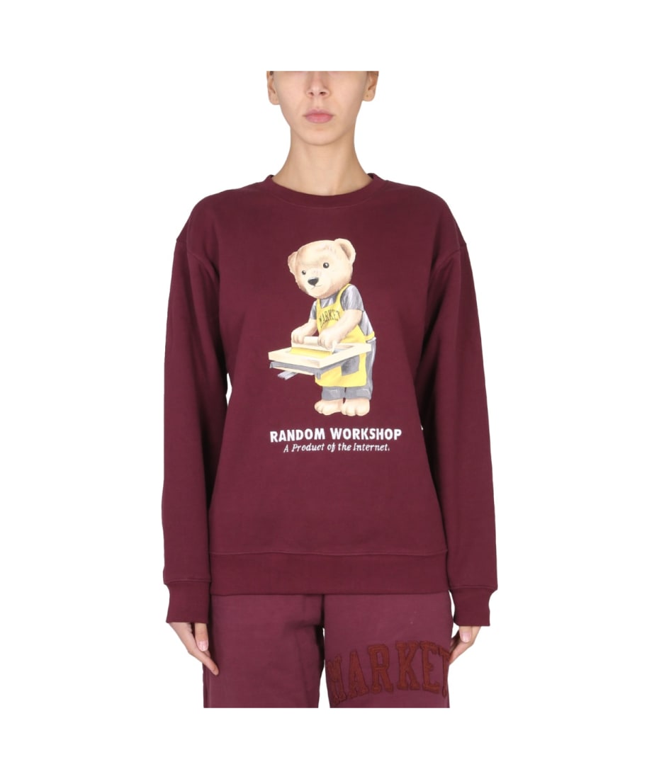 その他 MARKET RANDOM WORKSHOP BEAR SWEATSHIRT (396000853_MAROON) Market Random Workshop Bear Sweatshirt In Burgundy | ModeSens