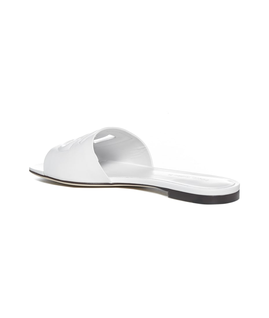 【送料&関税込】Dolce & Gabbana Logo Embossed Sliders Dolce & Gabbana Logo Embossed Sliders | italist