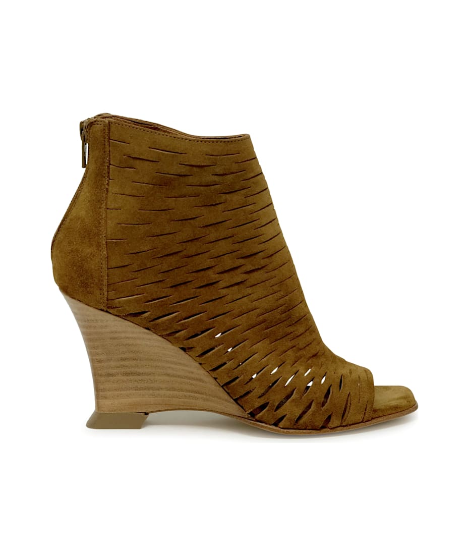 サンダル・ミュール ELENA IACHI Women Sandals E4151CAMEL BROWN Elena Iachi Sandals in Brown | Lyst