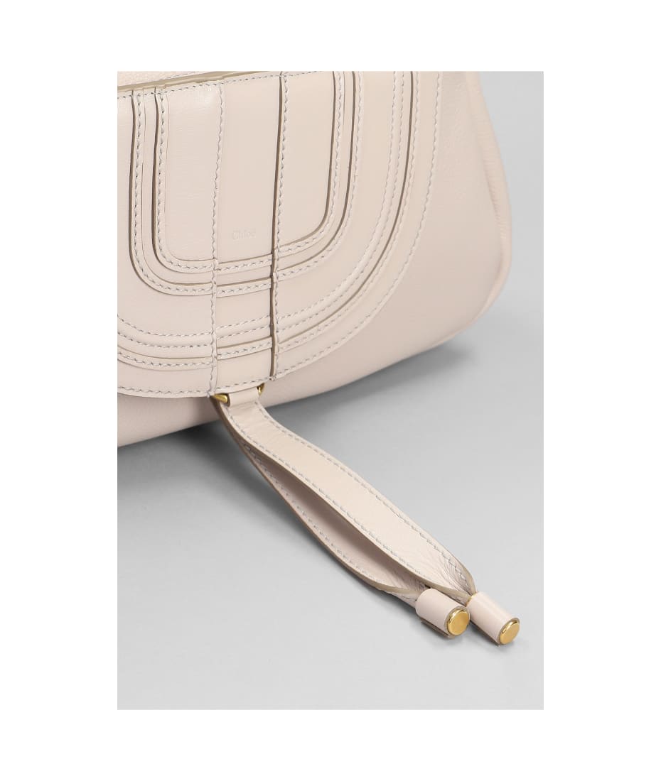 【送料&関税込】ChloAC Light Pink Leather Marcie Clutch Chloé Light Pink Leather Marcie Clutch | italist